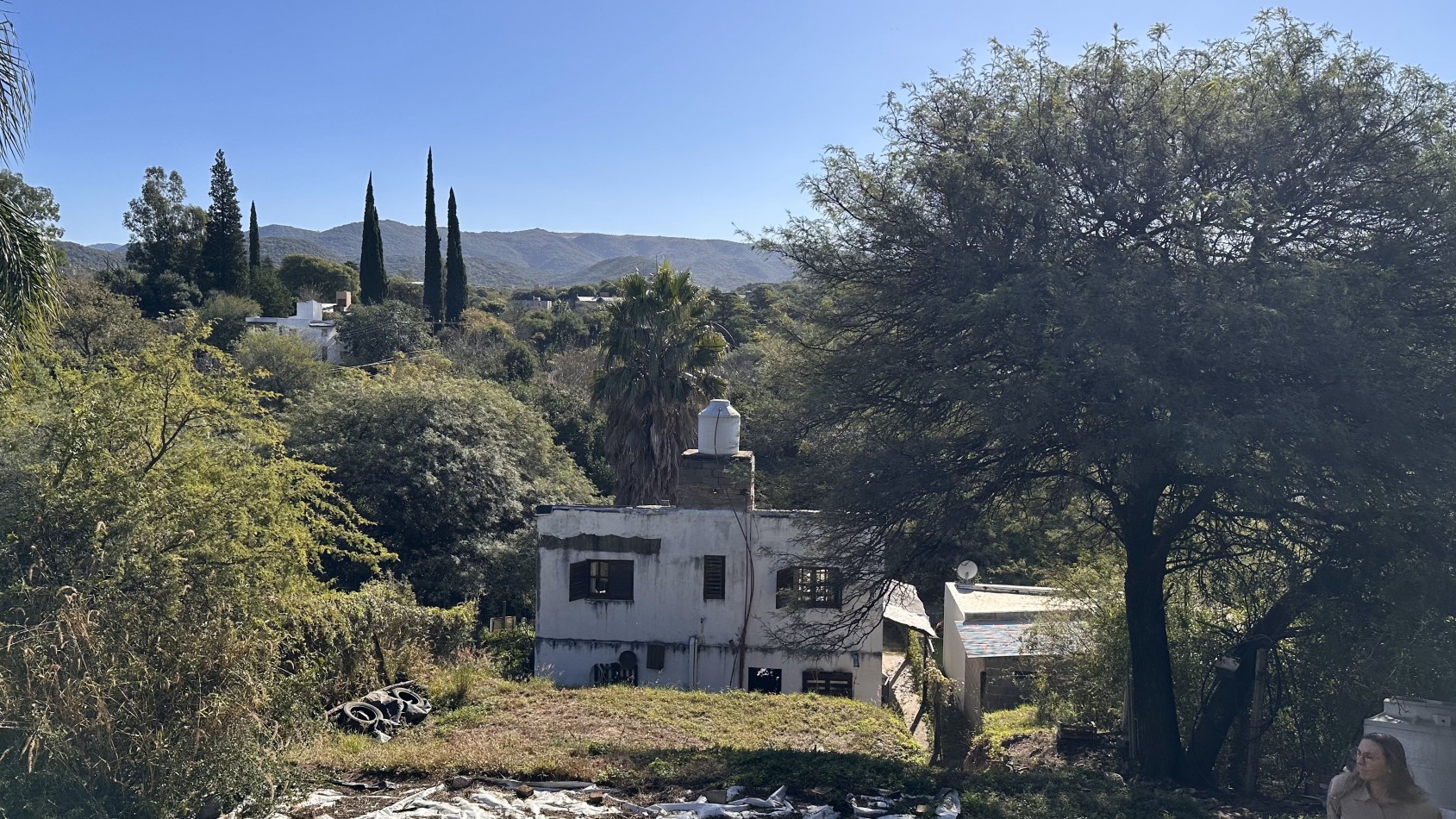 Un Refugio Natural con Vistas a las Sierras