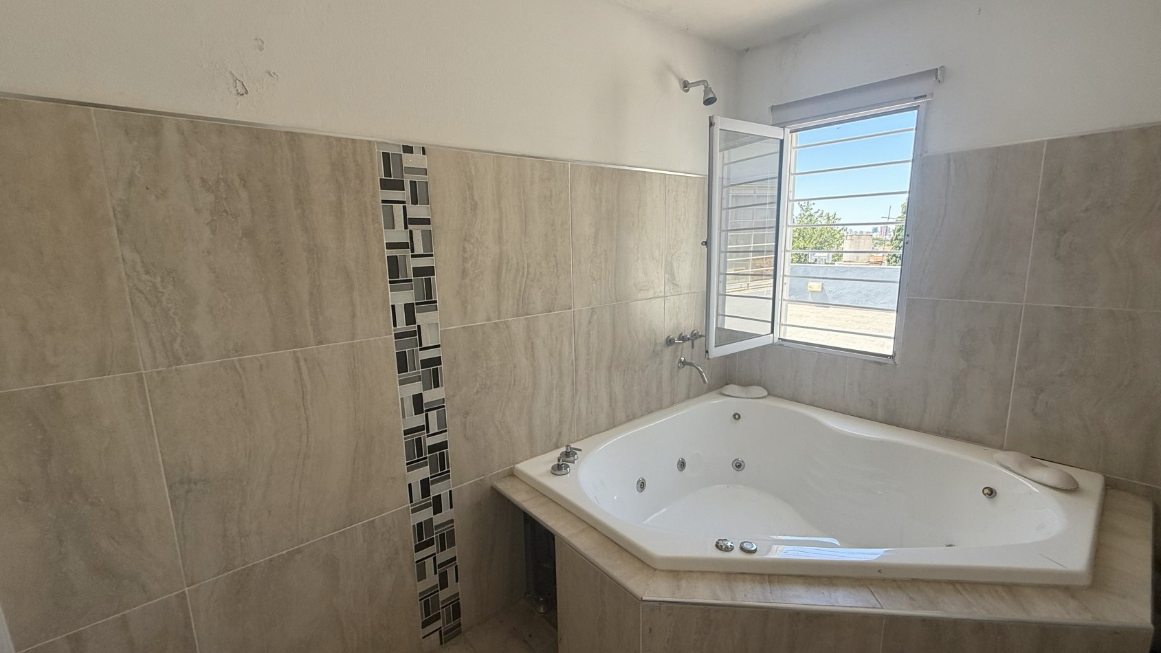 Casa con pileta y quincho a pasos del Cordoba Shopping