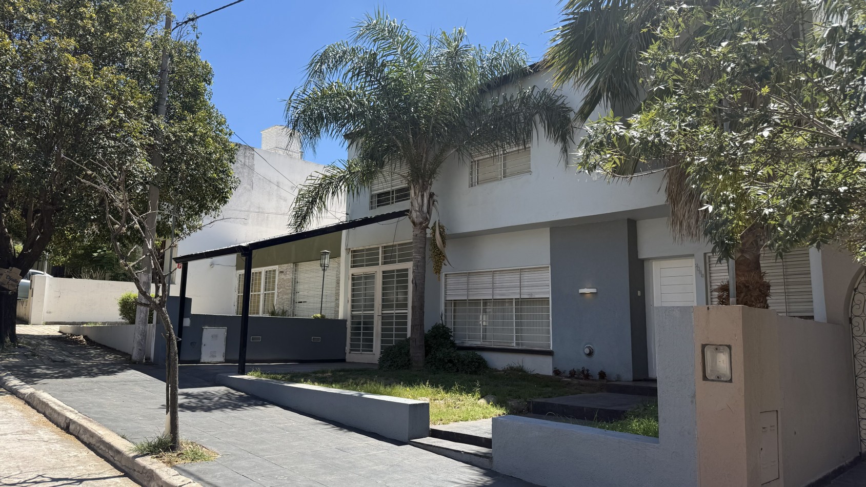 Casa con pileta y quincho a pasos del Cordoba Shopping