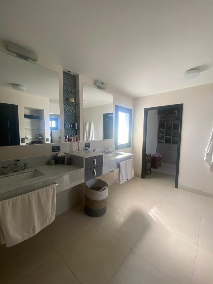 ESPECTACULAR PROPIEDAD EN EL CERRO DE LAS ROSAS