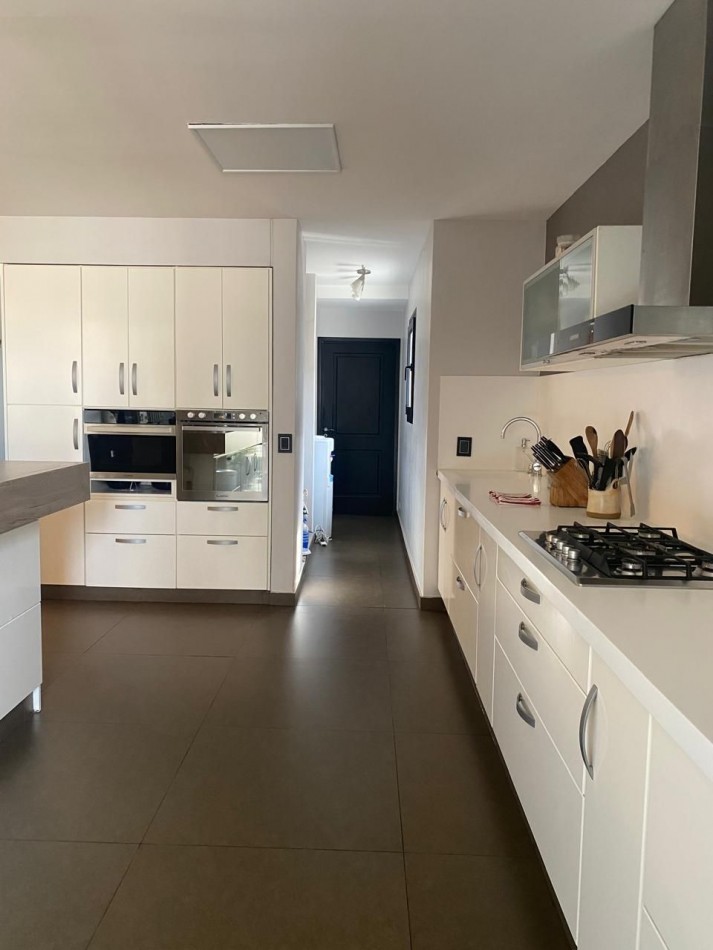 ESPECTACULAR PROPIEDAD EN EL CERRO DE LAS ROSAS