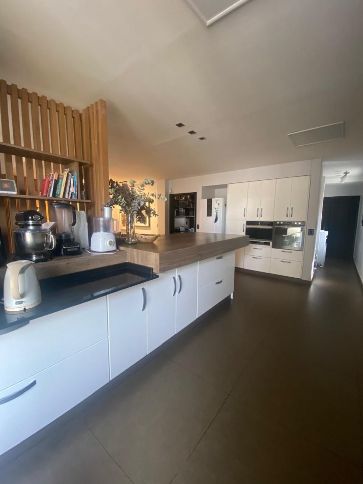 ESPECTACULAR PROPIEDAD EN EL CERRO DE LAS ROSAS