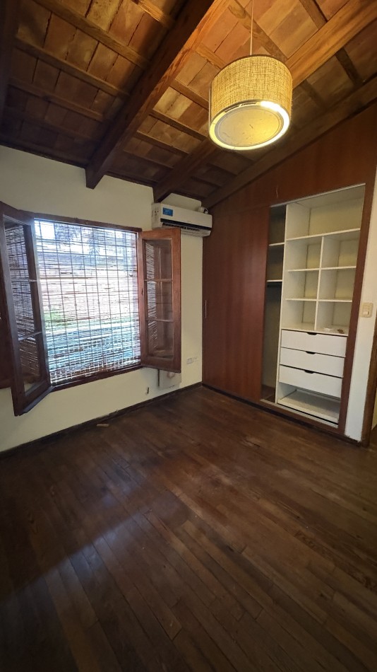 Casa con pileta en complejo cerrado