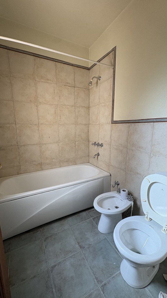 Casa con pileta en complejo cerrado