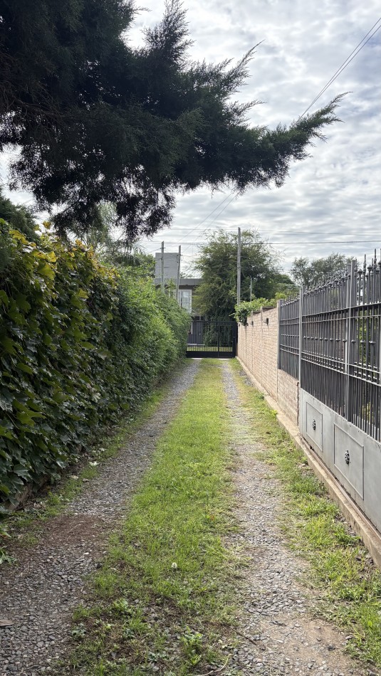 Casa con pileta en complejo cerrado