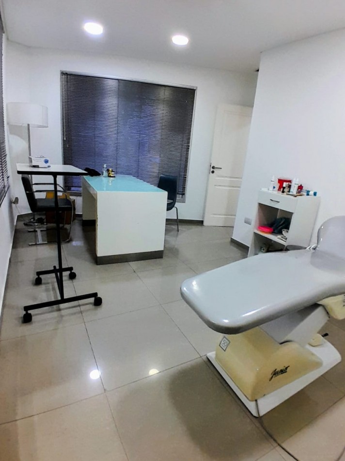IMPECABLE! SE VENDE IMPORTANTE CLINICA EN FUNCIONAMIENTO