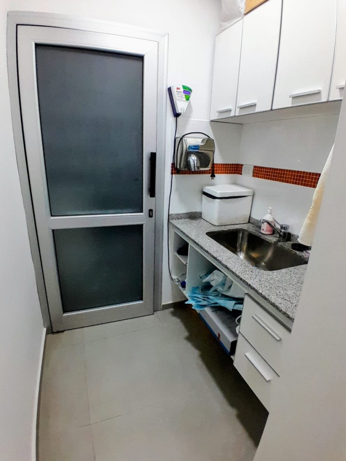IMPECABLE! SE VENDE IMPORTANTE CLINICA EN FUNCIONAMIENTO