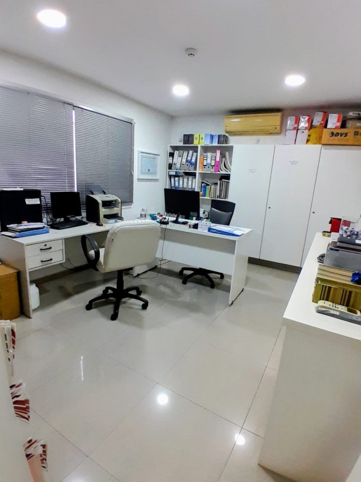 IMPECABLE! SE VENDE IMPORTANTE CLINICA EN FUNCIONAMIENTO