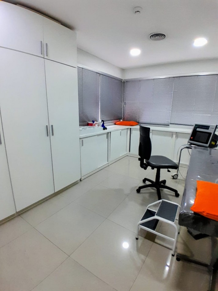 IMPECABLE! SE VENDE IMPORTANTE CLINICA EN FUNCIONAMIENTO
