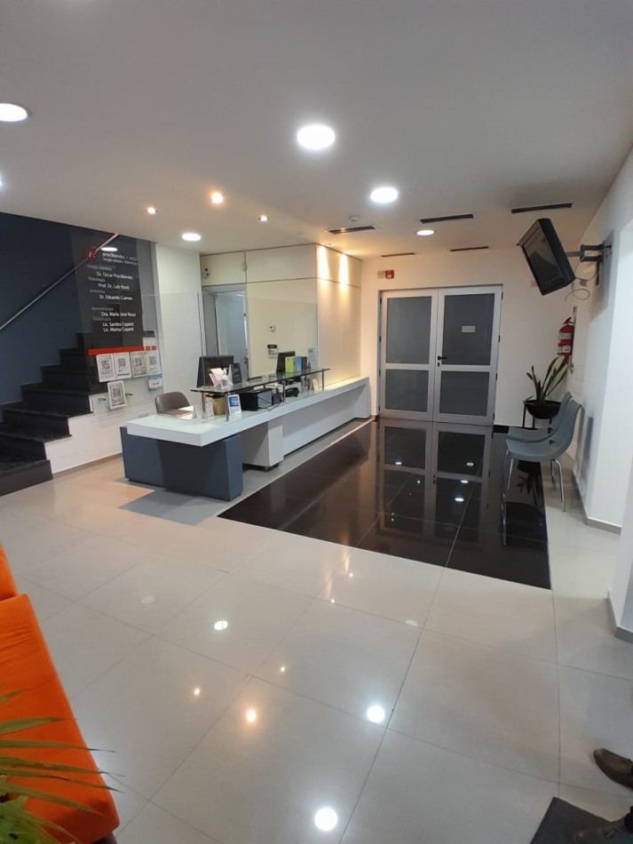 IMPECABLE! SE VENDE IMPORTANTE CLINICA EN FUNCIONAMIENTO