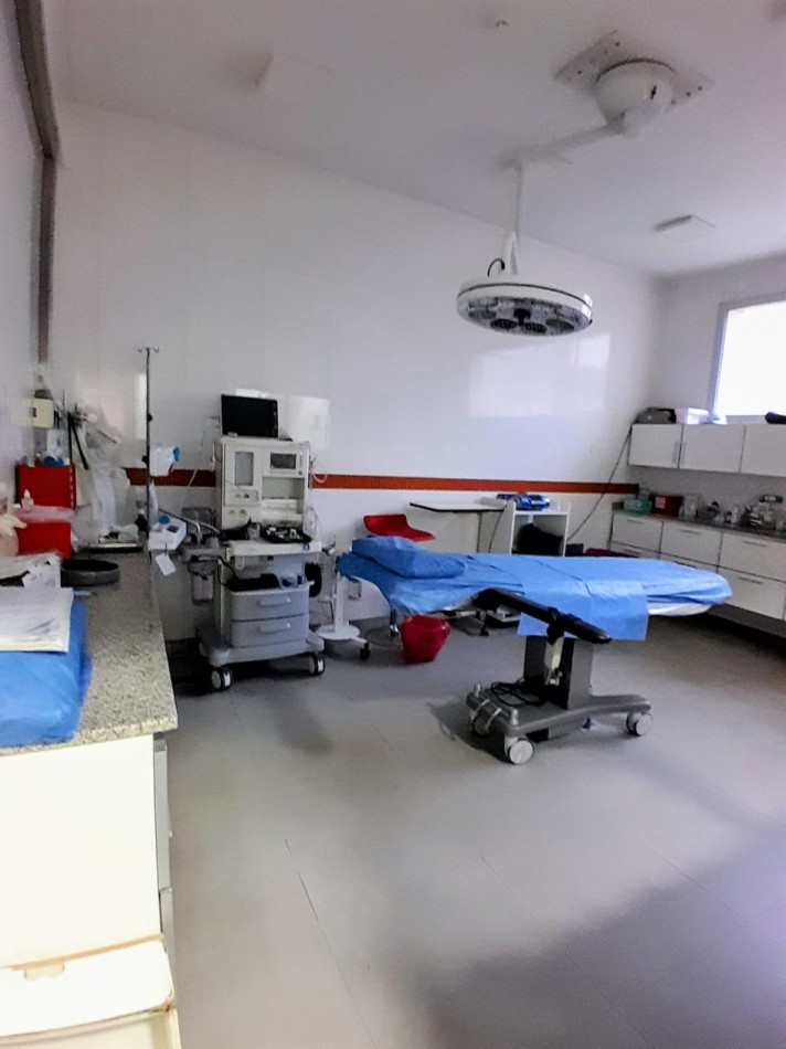 IMPECABLE! SE VENDE IMPORTANTE CLINICA EN FUNCIONAMIENTO