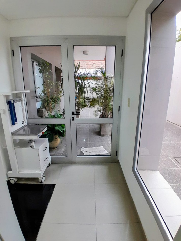 IMPECABLE! SE VENDE IMPORTANTE CLINICA EN FUNCIONAMIENTO