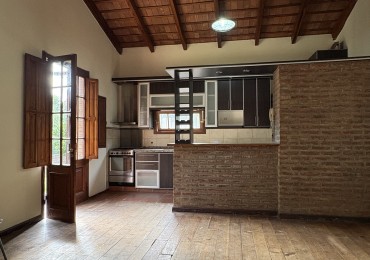 Casa con pileta en complejo cerrado